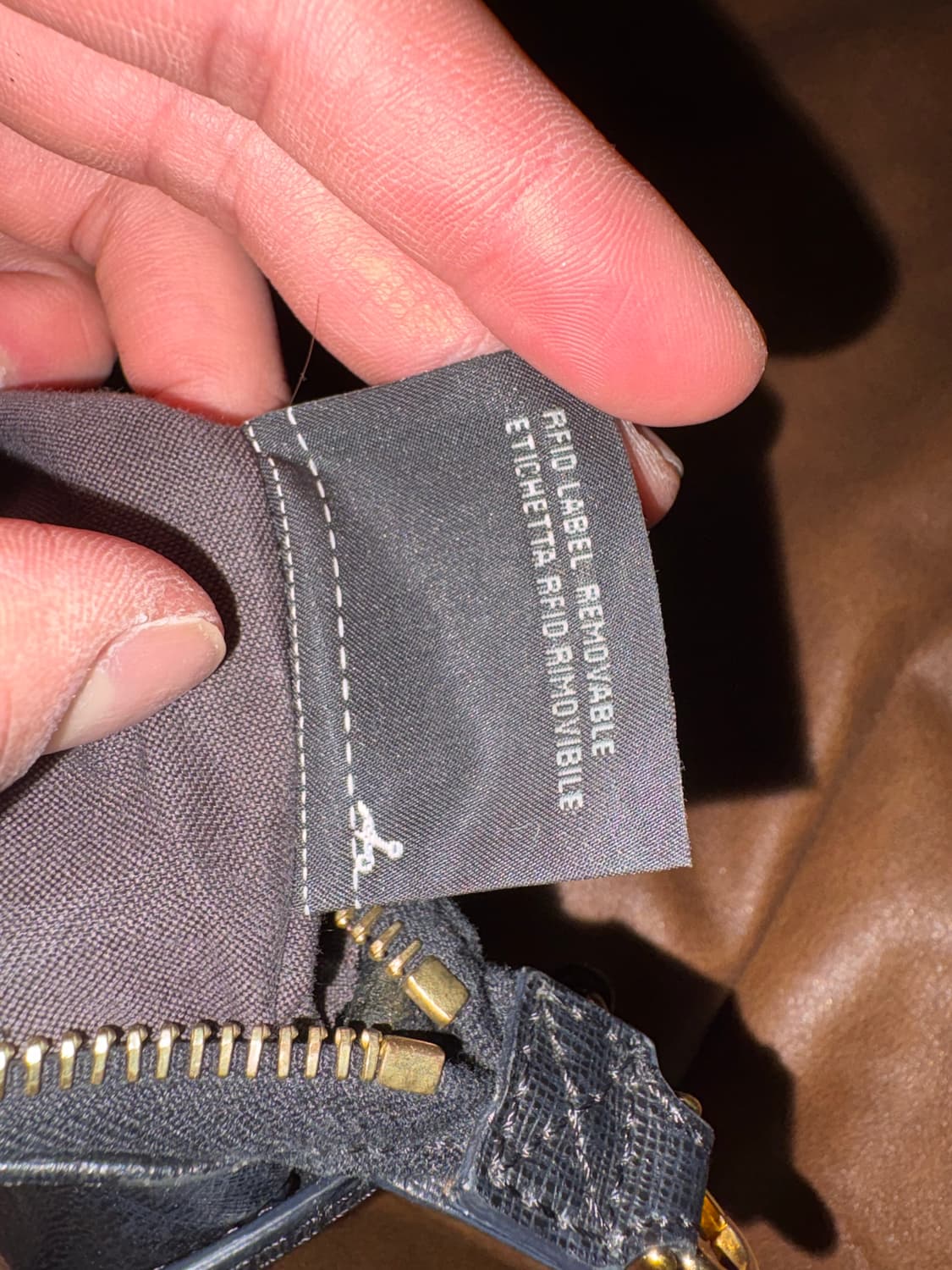 펜디 금장 레더 크로스백 상품이미지8