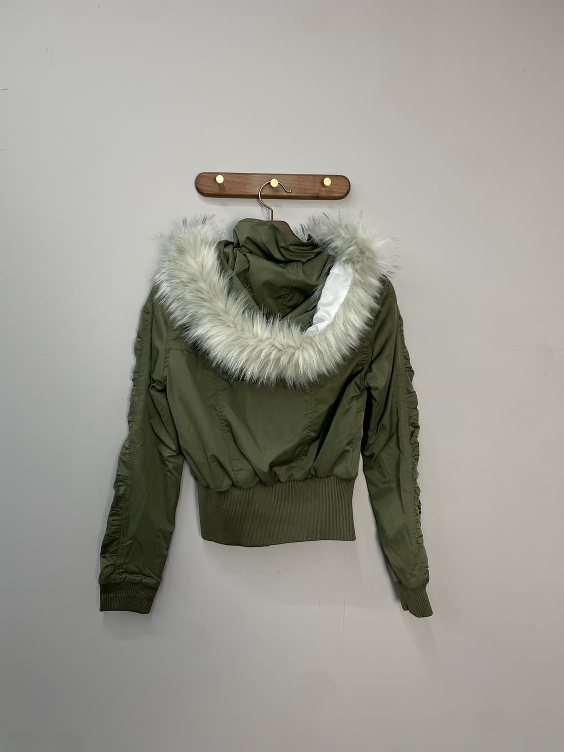 더블펀치 하이넥 퍼 후드 셔링 숏 점퍼 H1799 상품이미지4