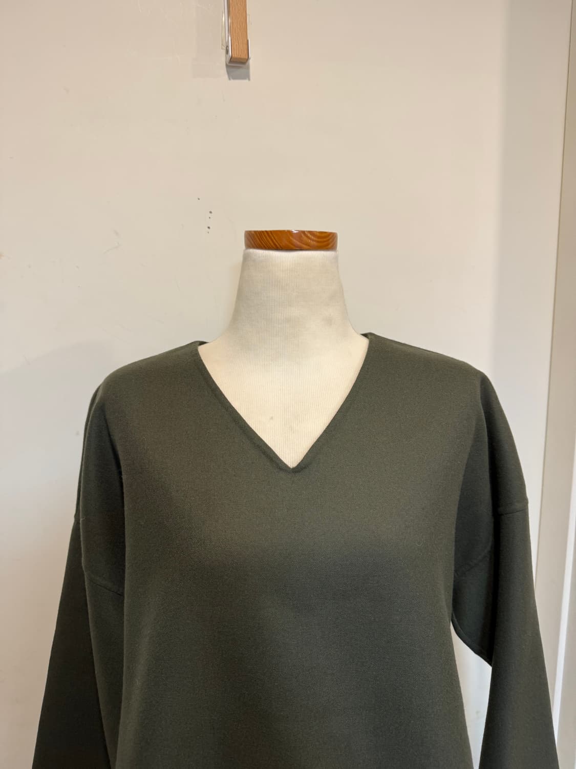 오라리 울 브이넥 탑  상품이미지4