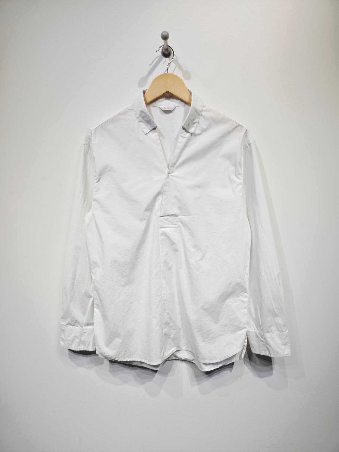 TIME 타임 브이넥 스냅 화이트 셔츠 상품이미지2