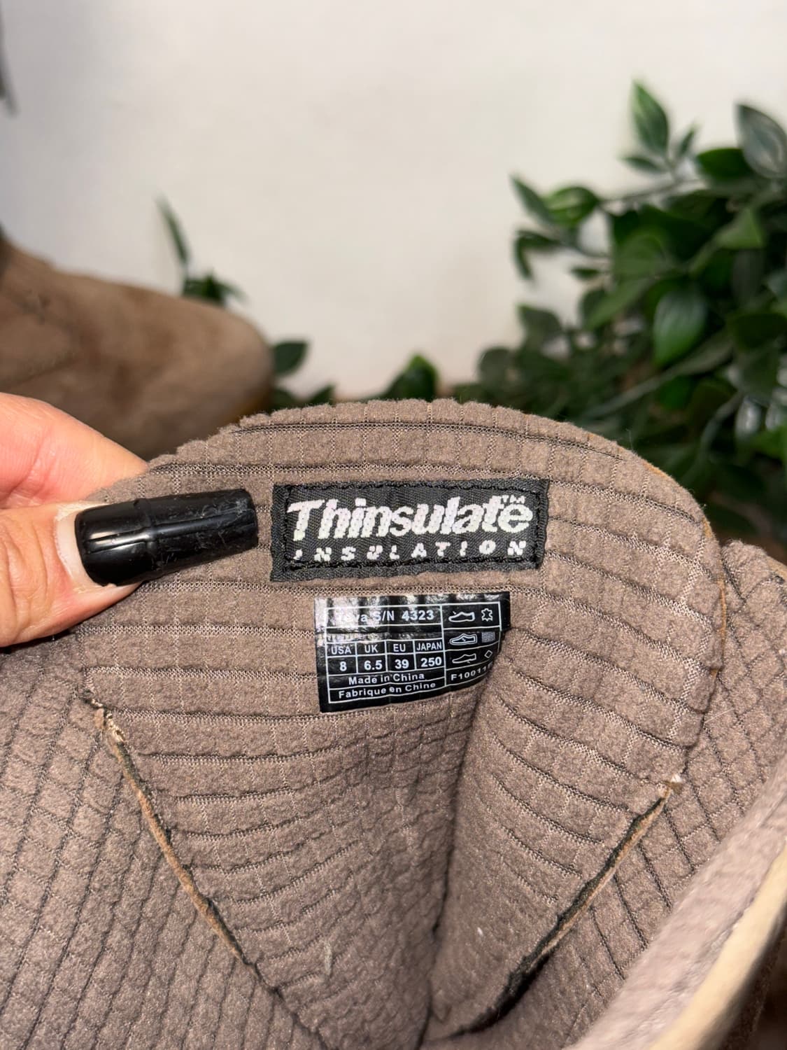 Thinsulate brown suede laceup boots 상품이미지6