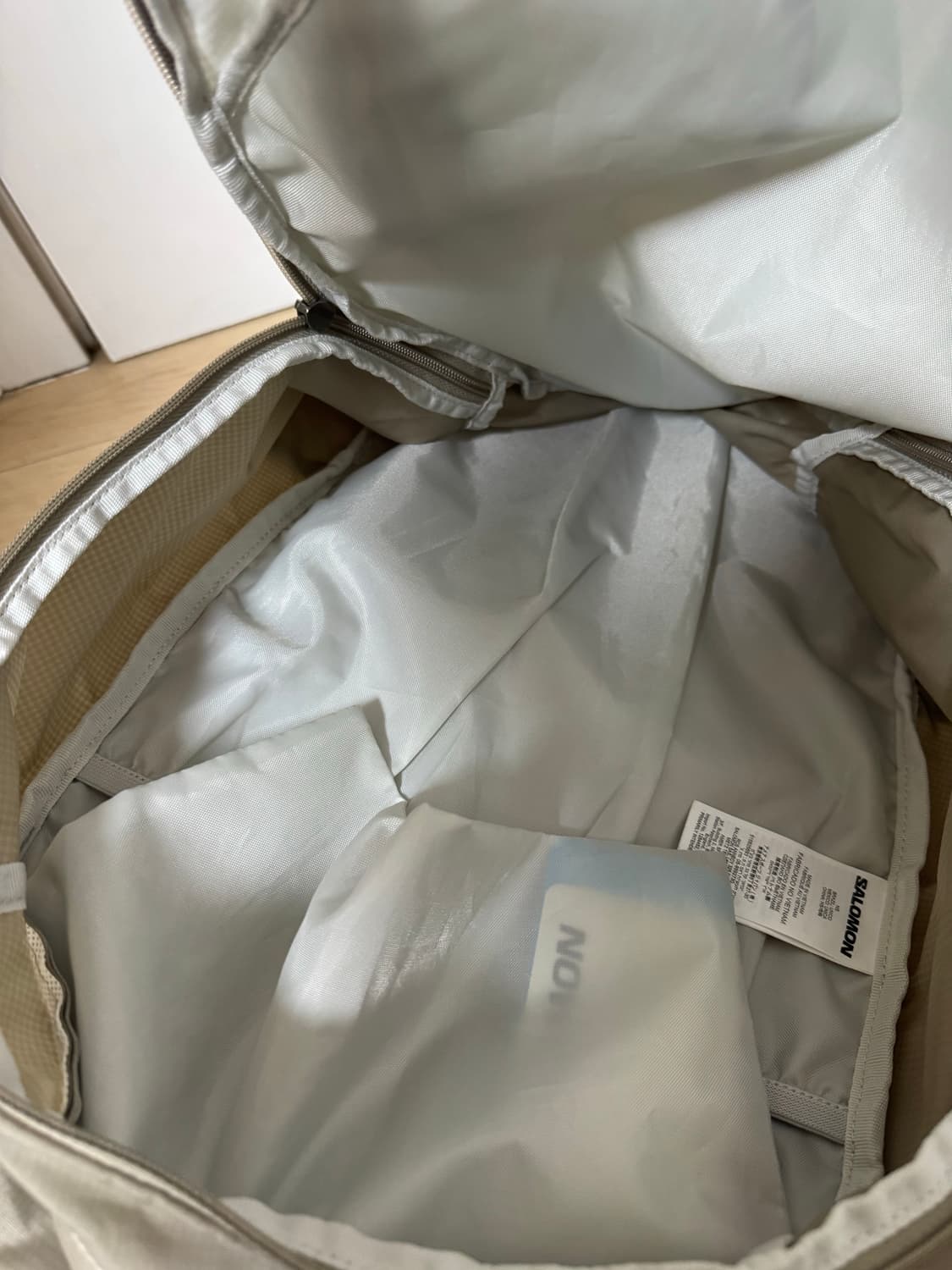 살로몬 백팩 20L 상품이미지3