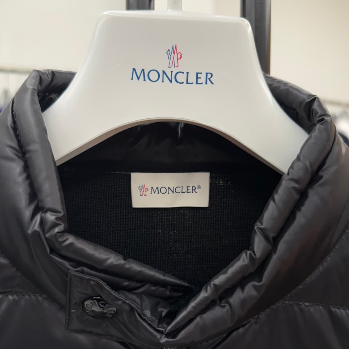 [25년10월/L] 몽클레어 니트패딩 블랙 상품이미지4