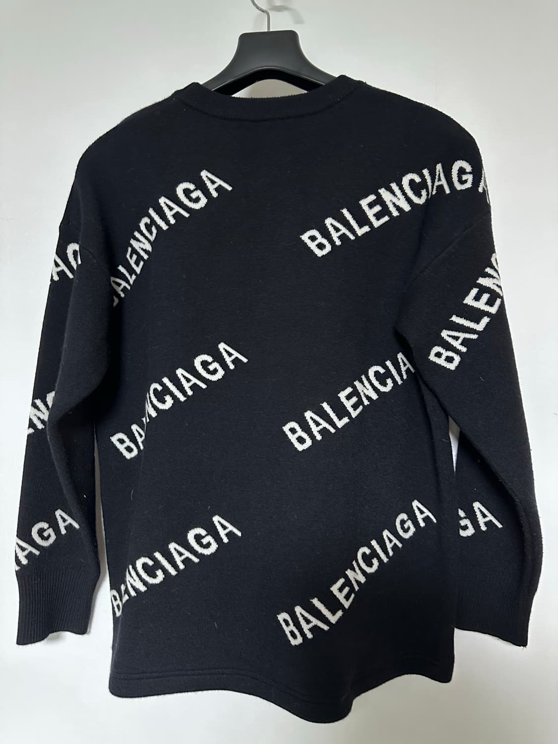 발렌시아가 로고 니트 블랙 상품이미지2