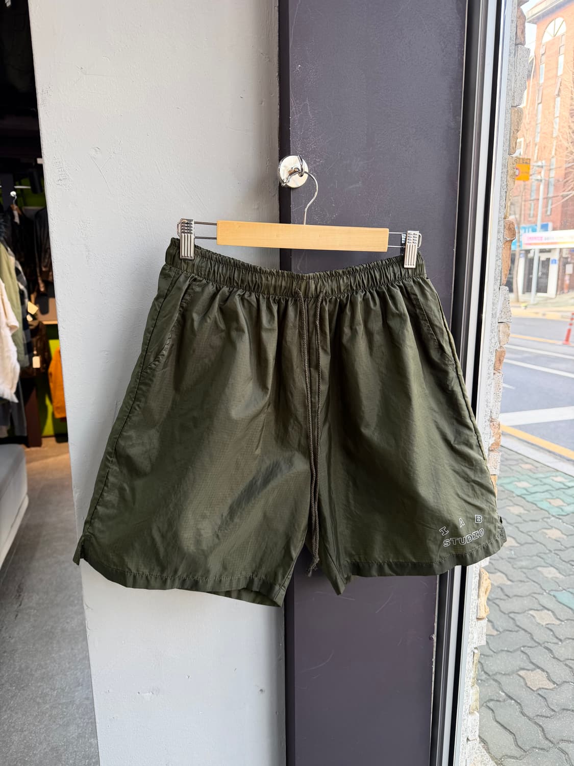 L/ 아이앱스튜디오 우븐 나일론 쇼츠 팬츠 상품이미지2