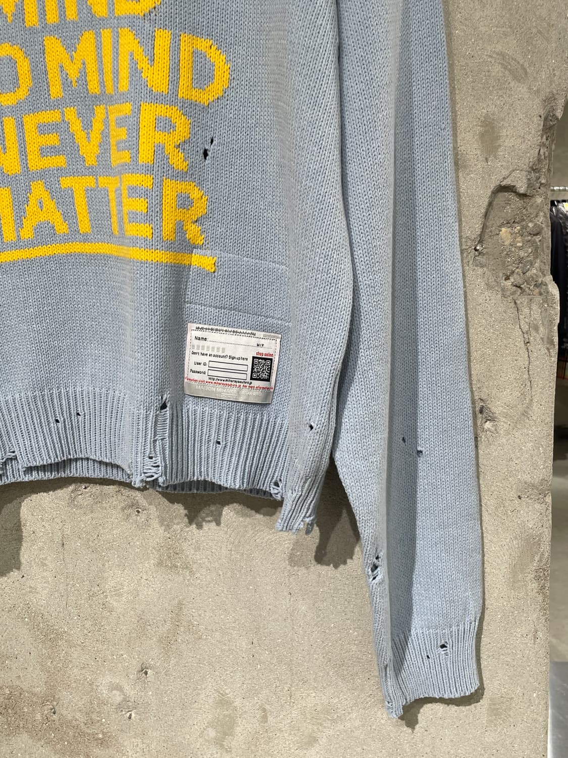 미하라 야스히로 스카이 블루 메세지 자카드 스웨터 상품이미지5