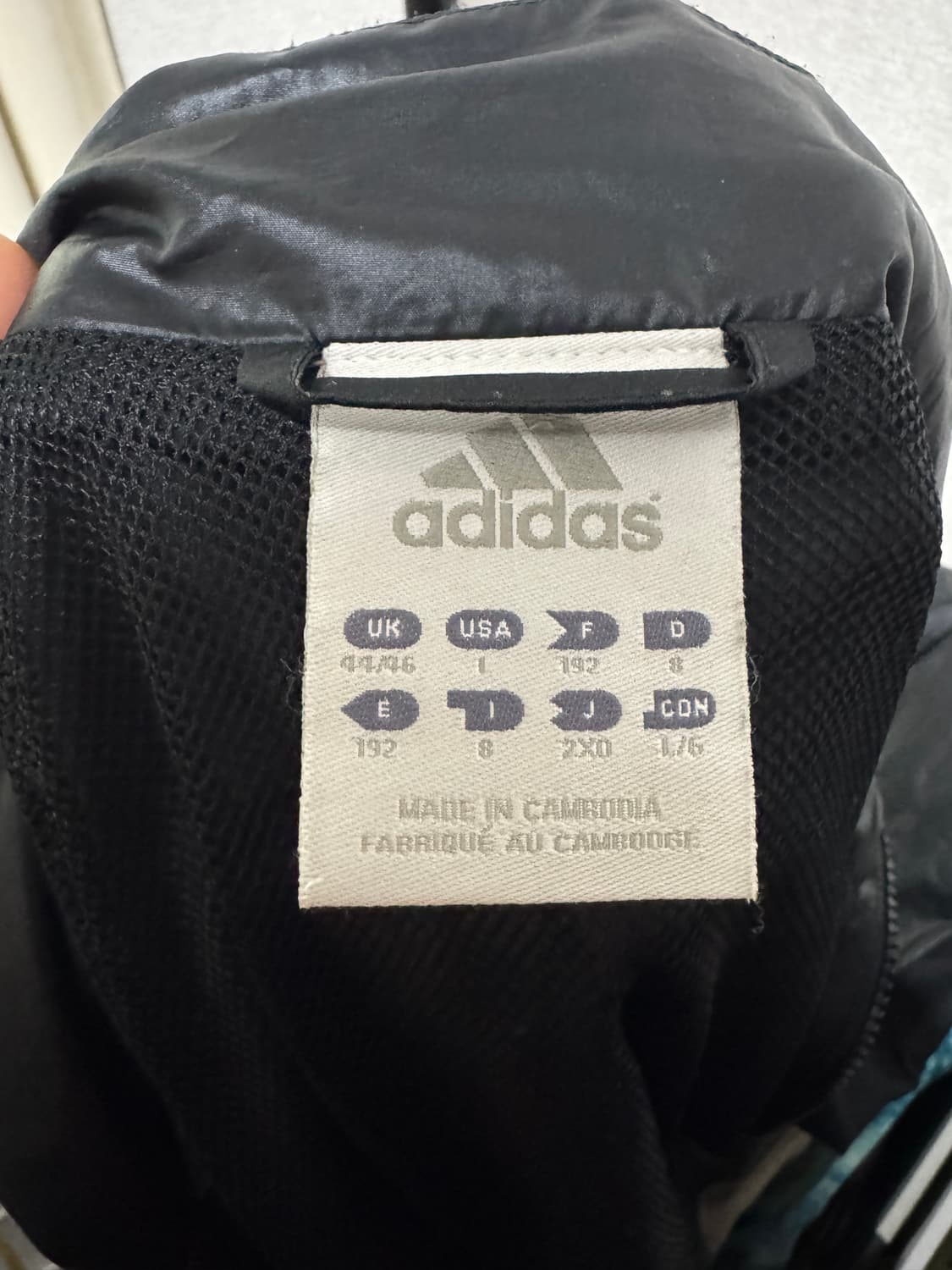 아디다스(adidas) 올블랙 자수 로고 윈드브레이커 바람막이 상품이미지4