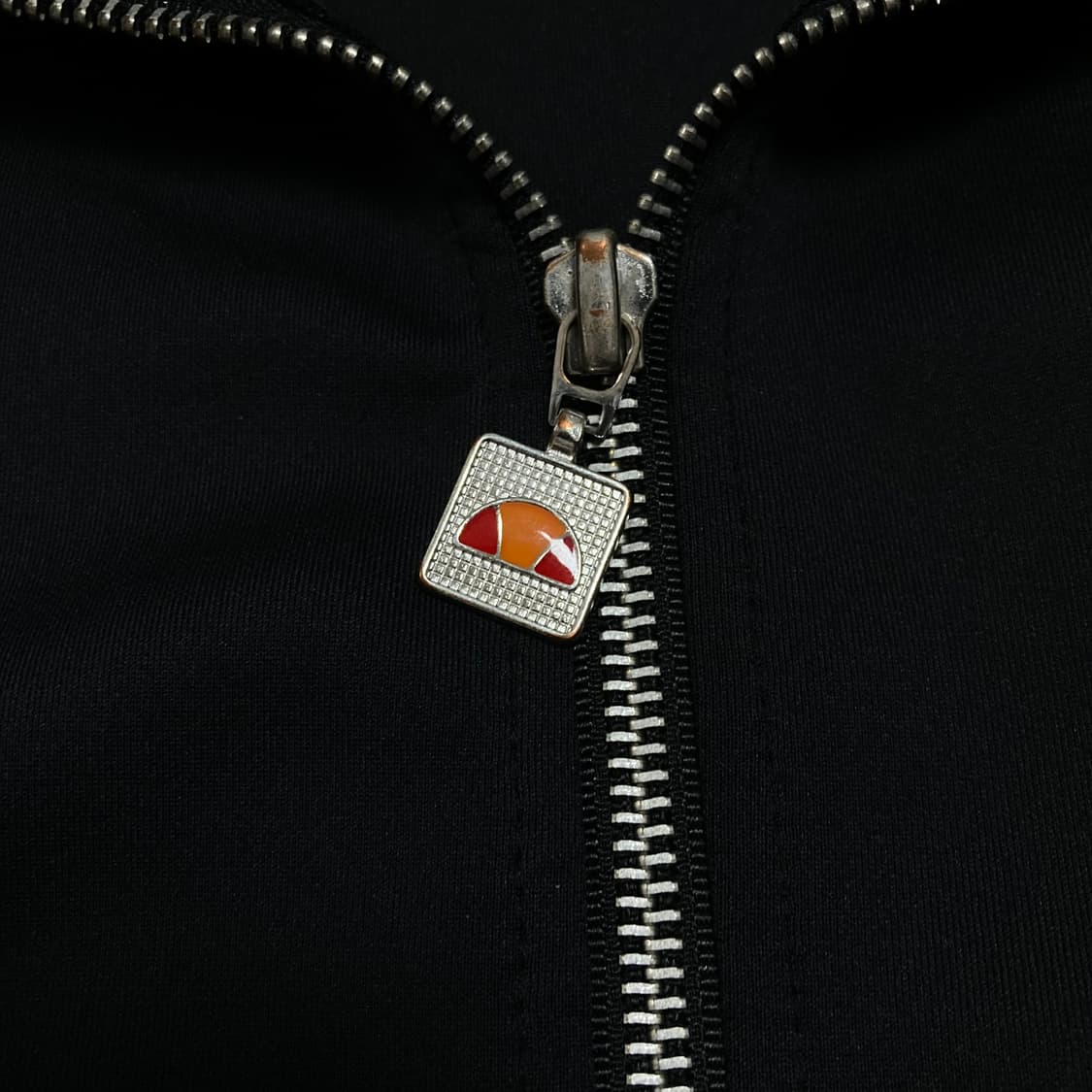 엘레쎄 스몰 로고 사이드 라인 블랙 트랙탑 상품이미지3