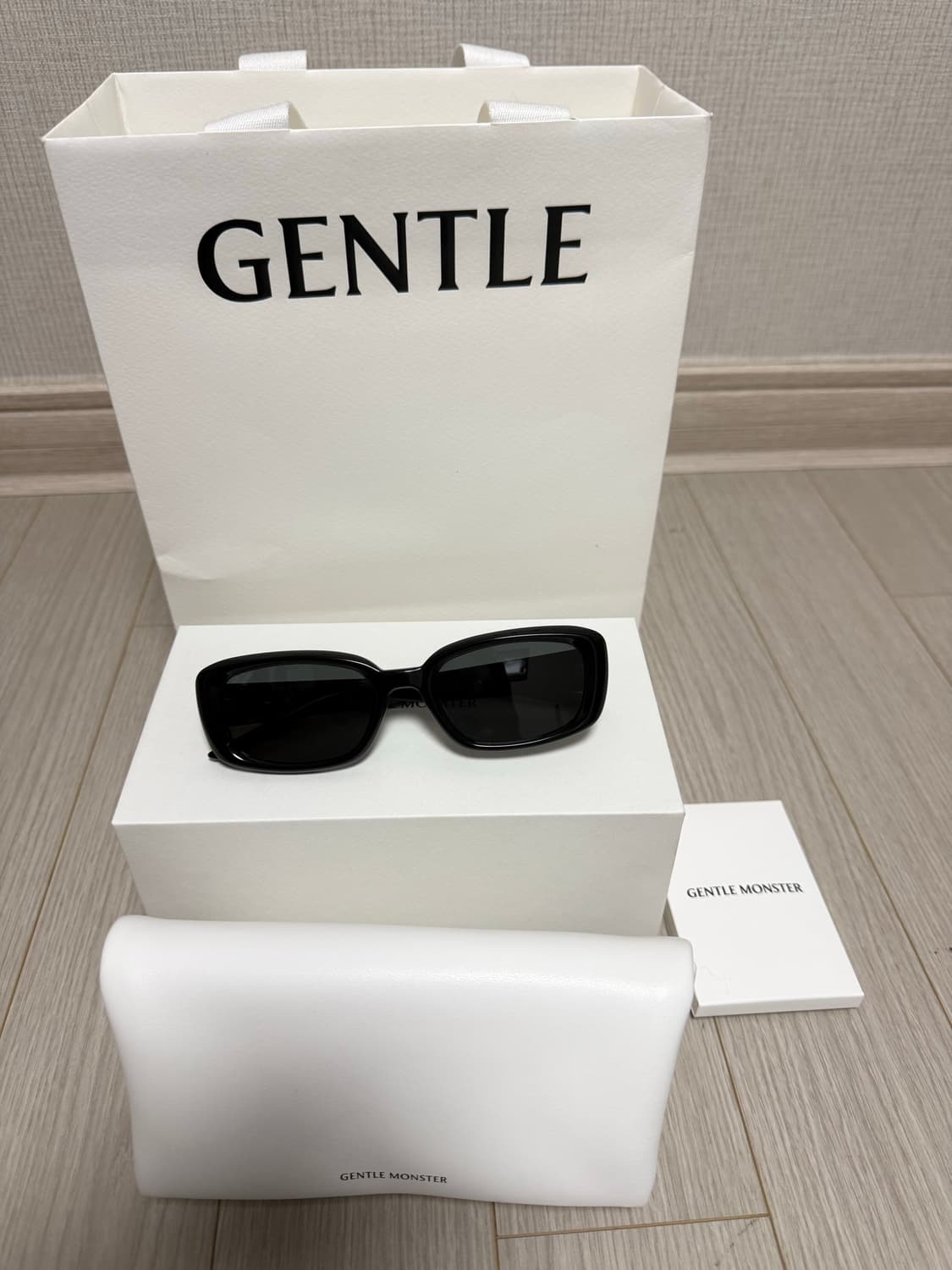 젠틀몬스터 린 01 블랙 선글라스 상품이미지1