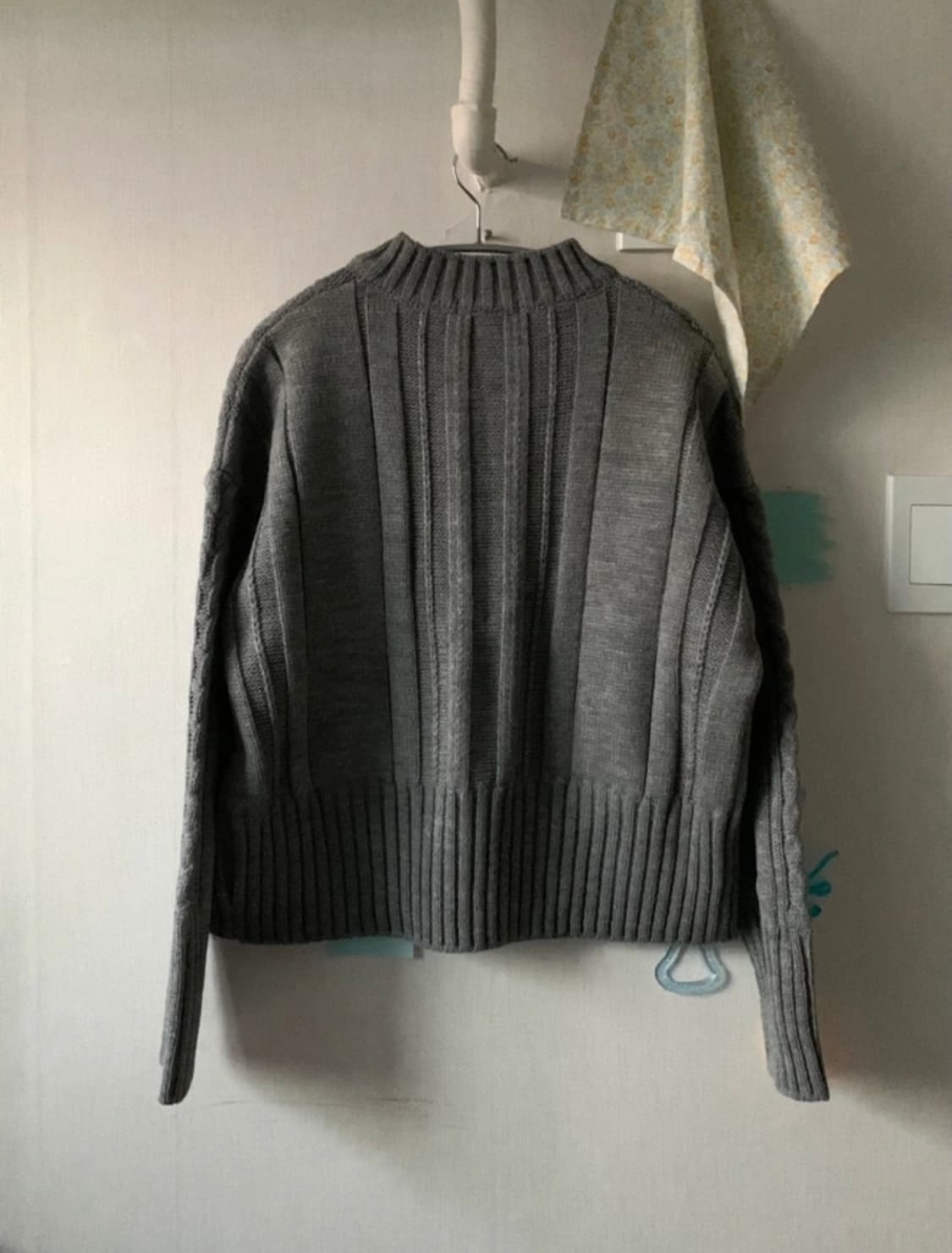 [새상품] 브이넥 울 케이블니트 gray 회색 상품이미지2