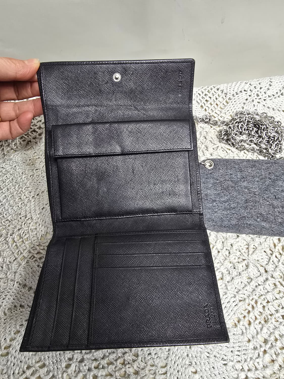 프라다 트라이폴드 월렛 사피아노 가죽 중지갑 상품이미지3