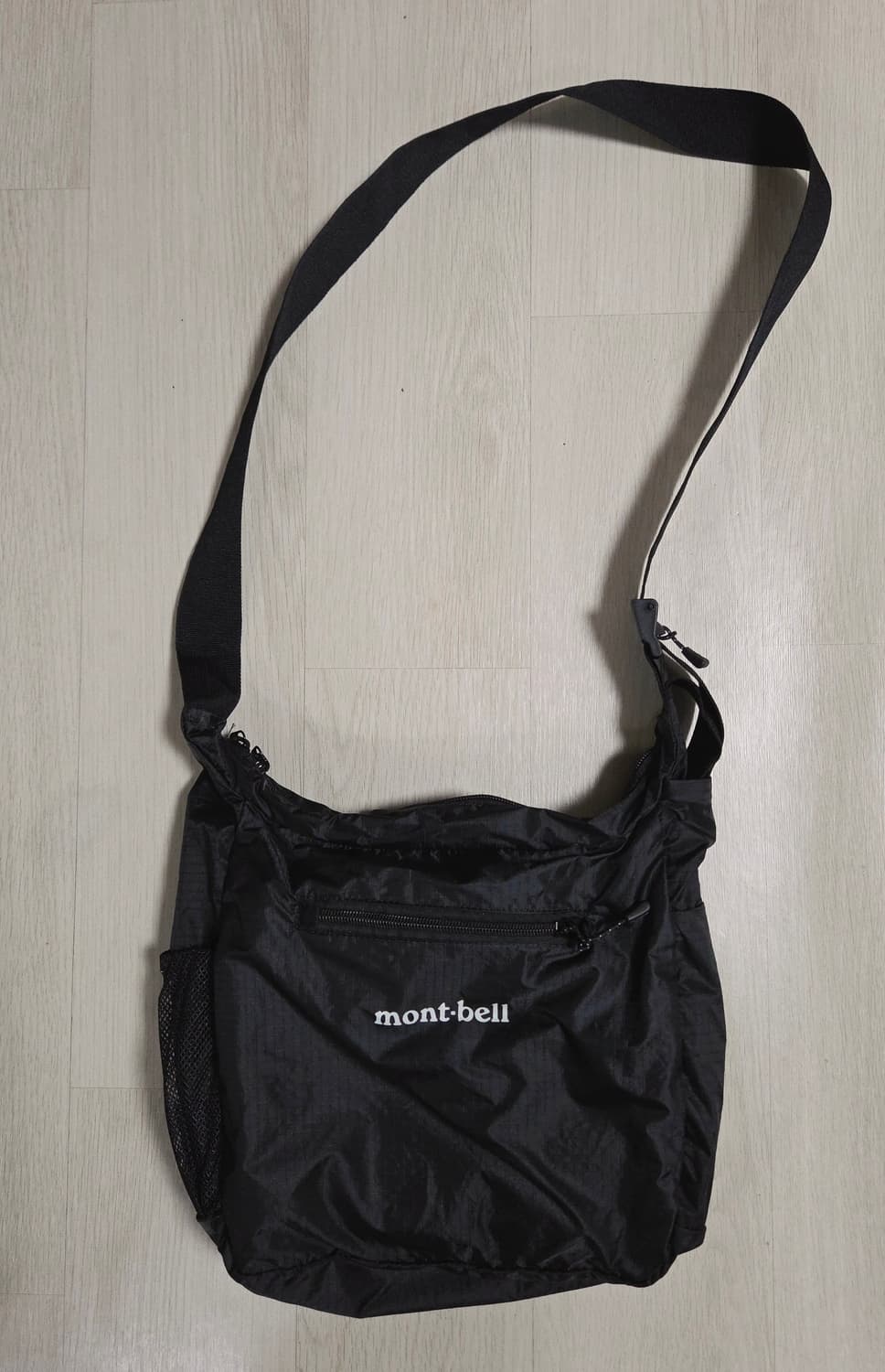 (착샷) 몽벨 포켓터블 숄더백 라이트 블랙 S M 2종 상품이미지3