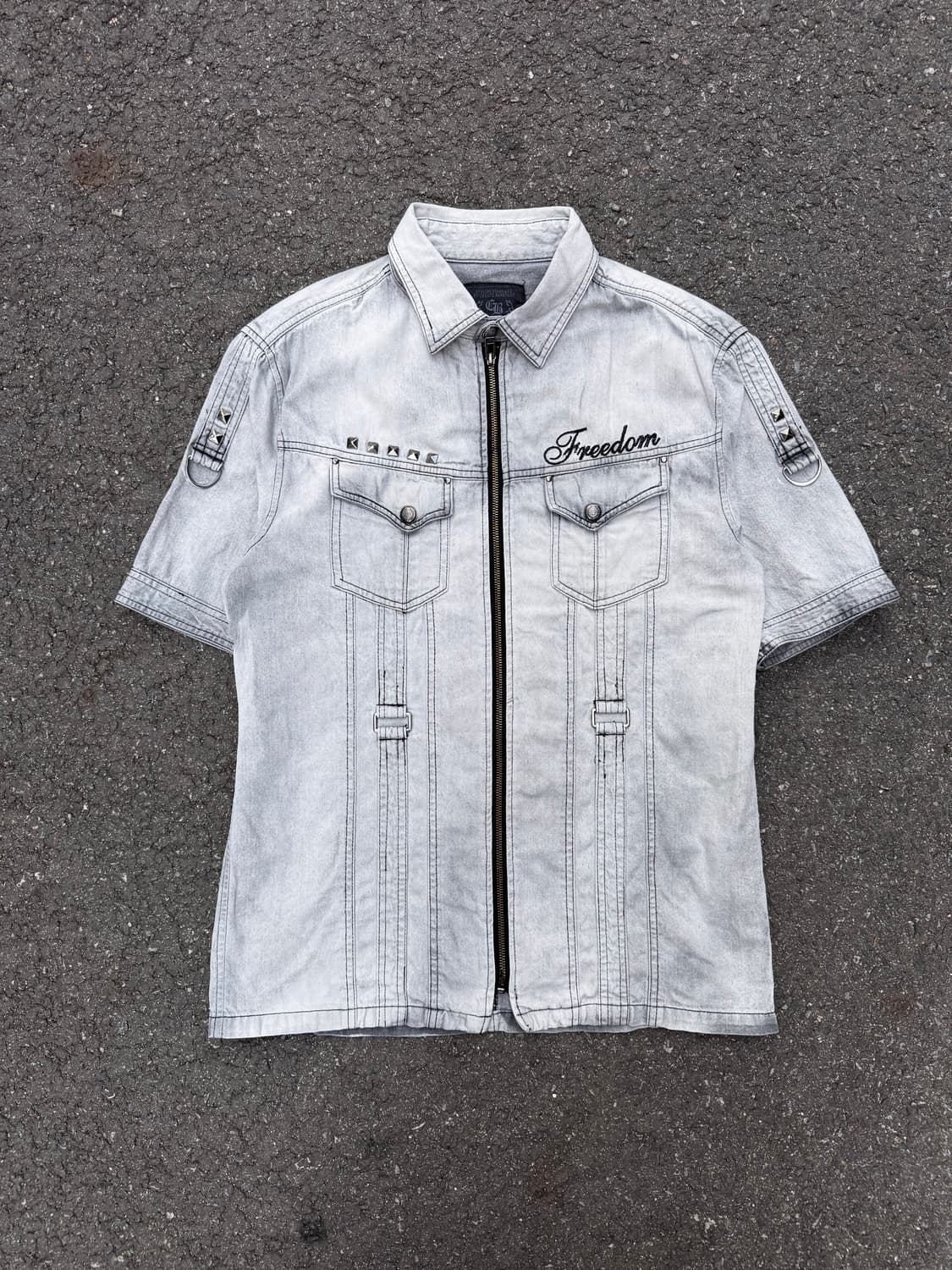 워싱 스터드 디테일 데님 반팔셔츠  상품이미지1