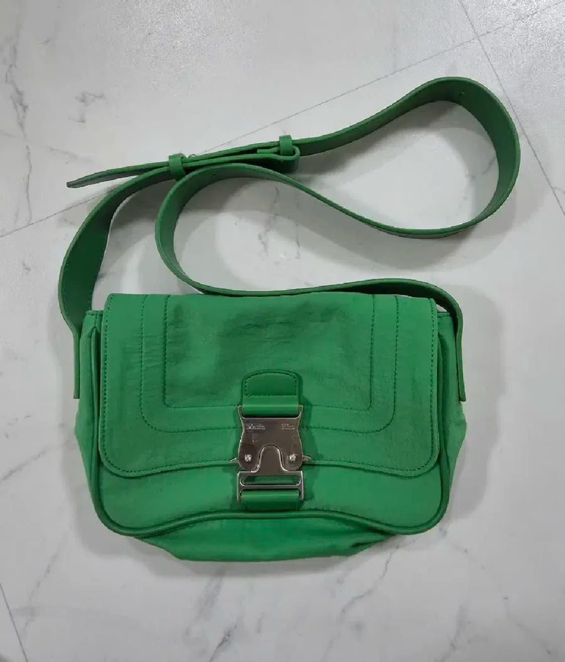 마뗑킴 크리스프 미니 버클백 그린 상품이미지1