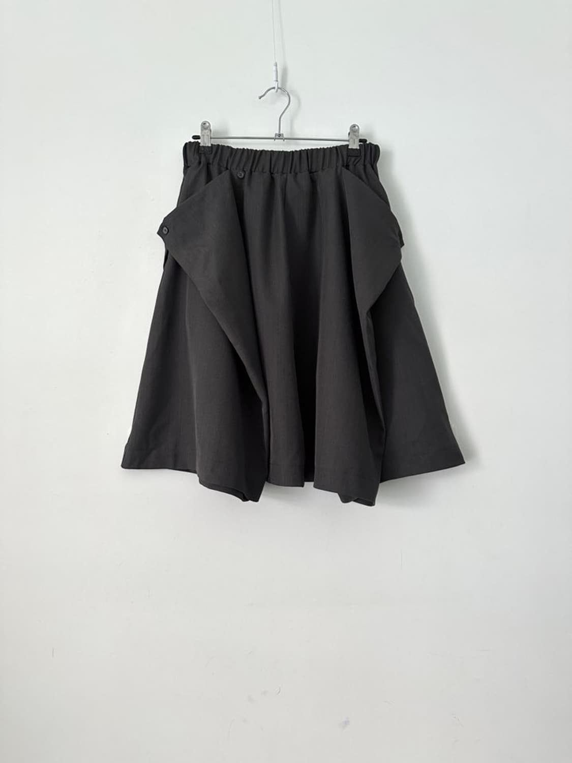 Module button skirt / gray 상품이미지1