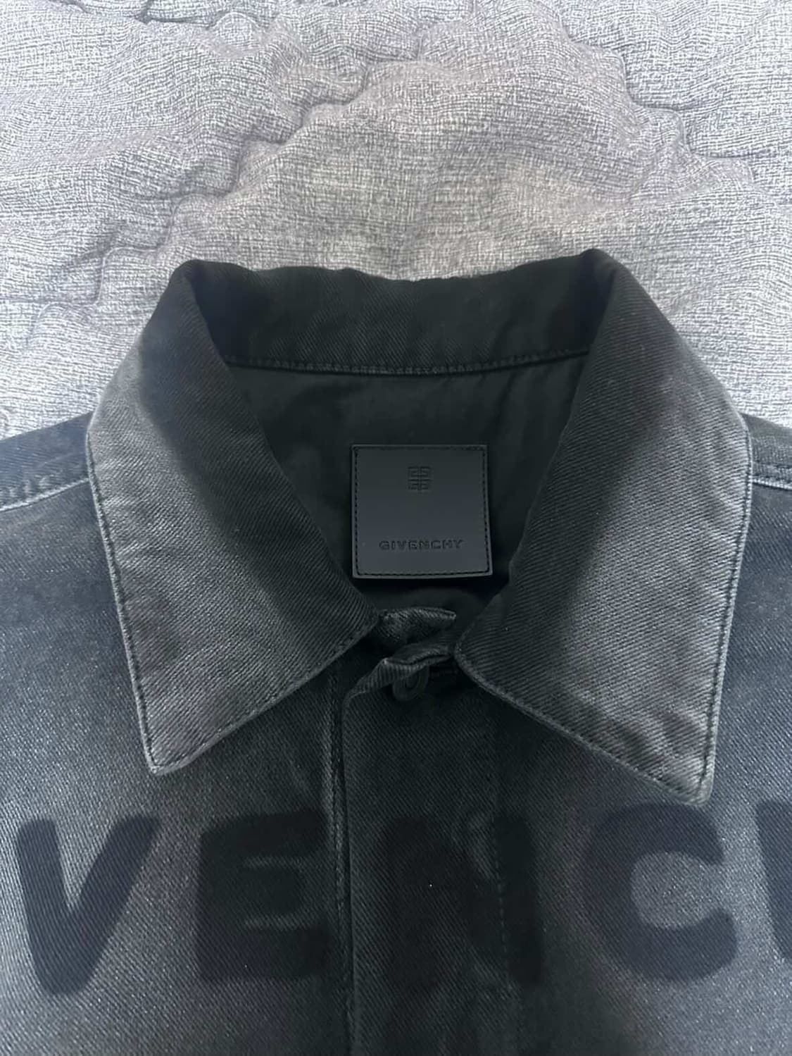 지방시 오버사이즈 로고 슬리브리스 데님 재킷 상품이미지2