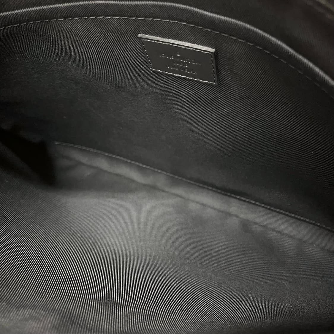 [S급/정품] 루이비통 디스커버리 쉐도우 포쉐트 블랙 GM 클러치 백 상품이미지6