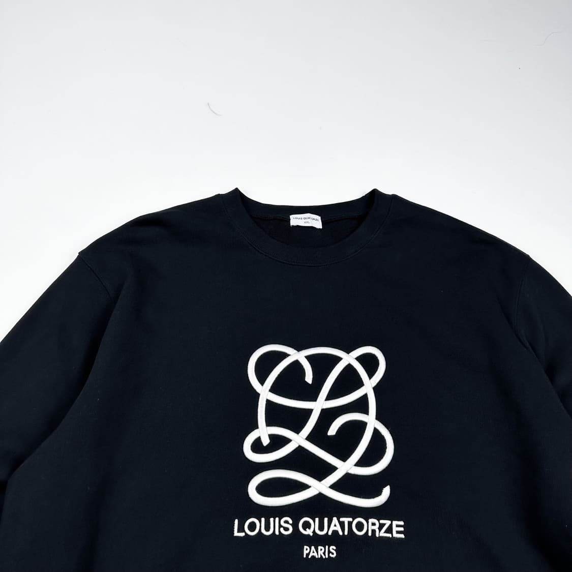 루이까또즈 자수 블랙 헤비 코튼 맨투맨 (XXL) 상품이미지1