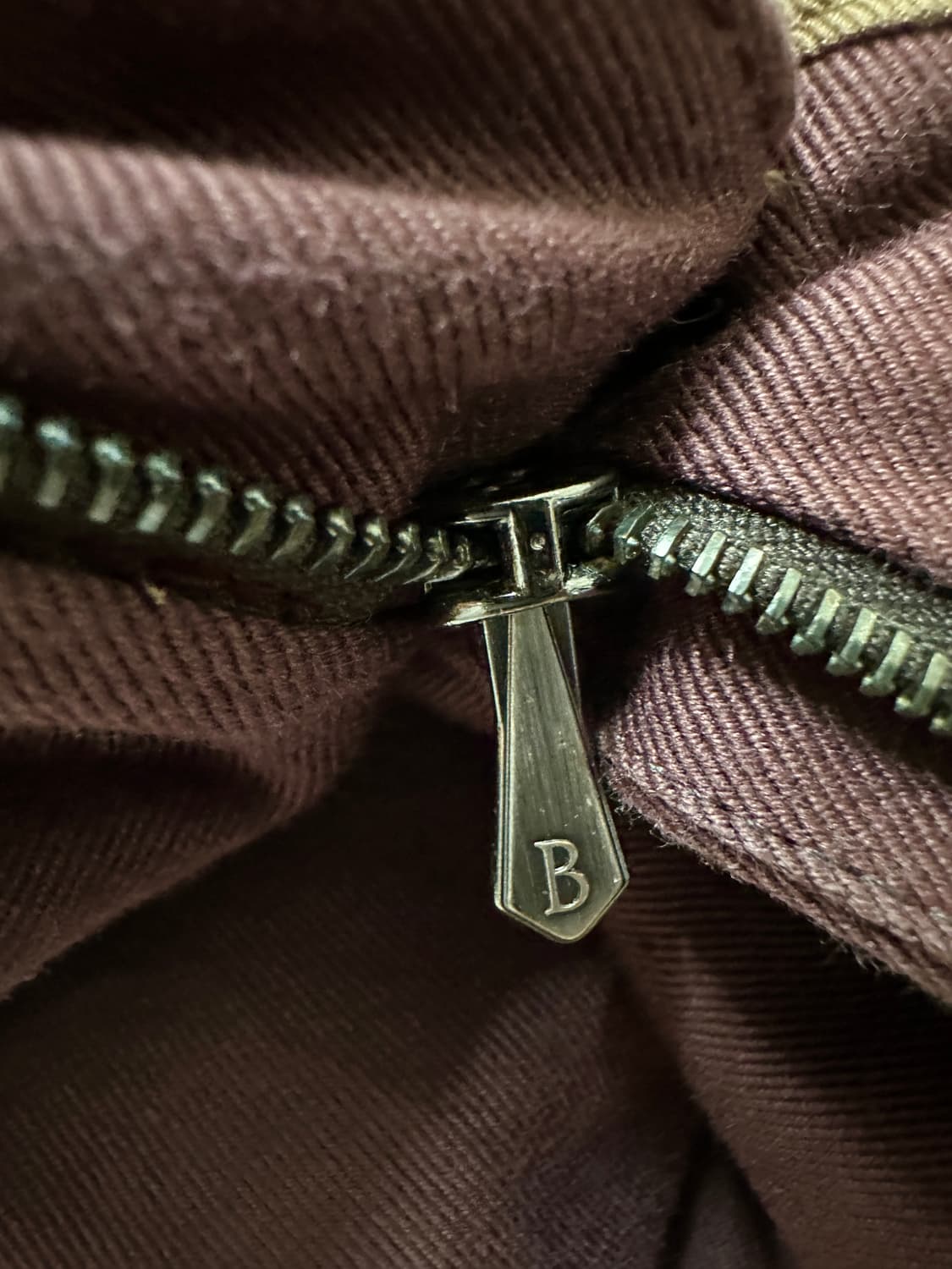 벨루티 클래식 버건디 램스킨 디테일 치노 팬츠 상품이미지5