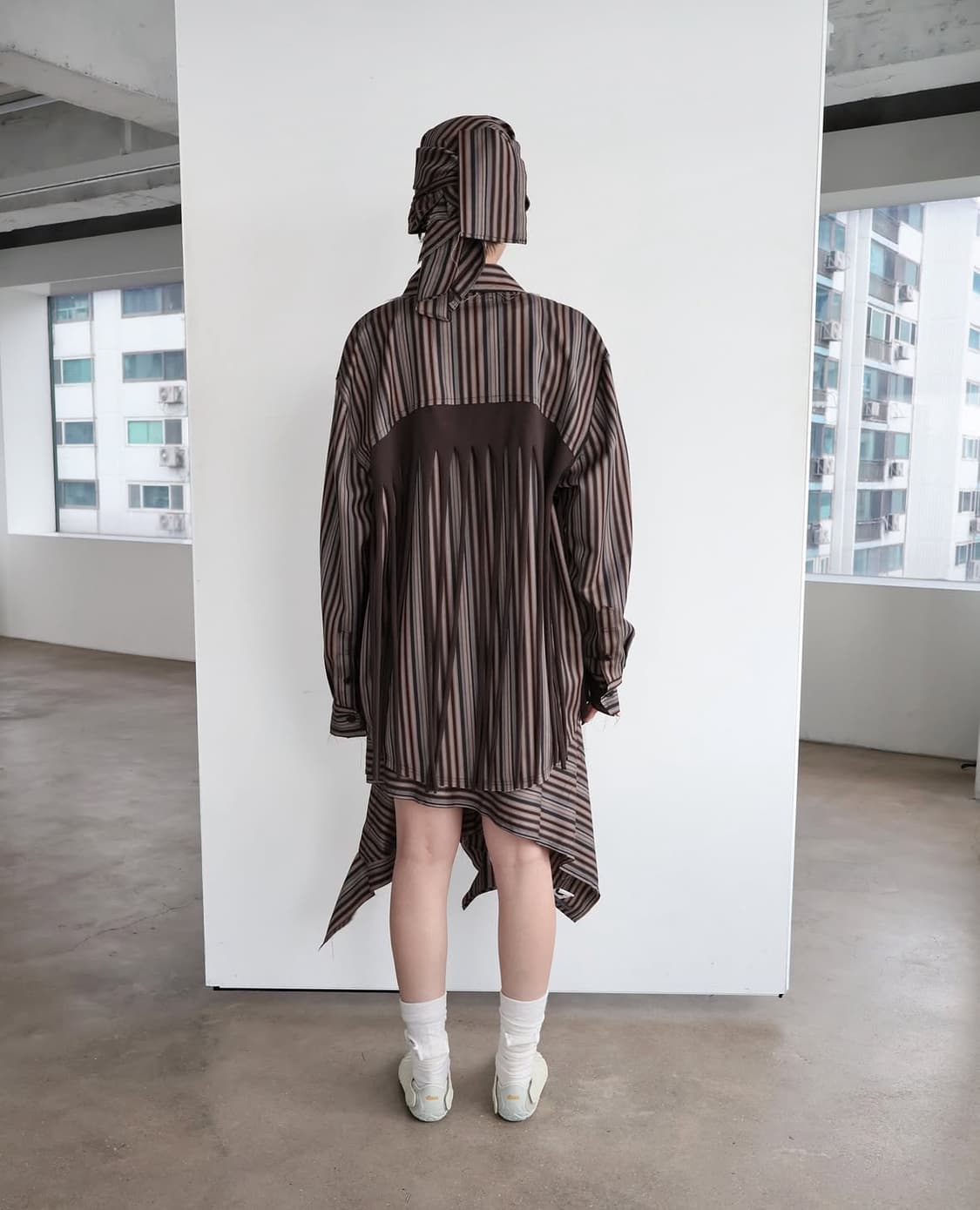 0tape STRIPE BUTTON WRAP SKIRT-BROWN 상품이미지2