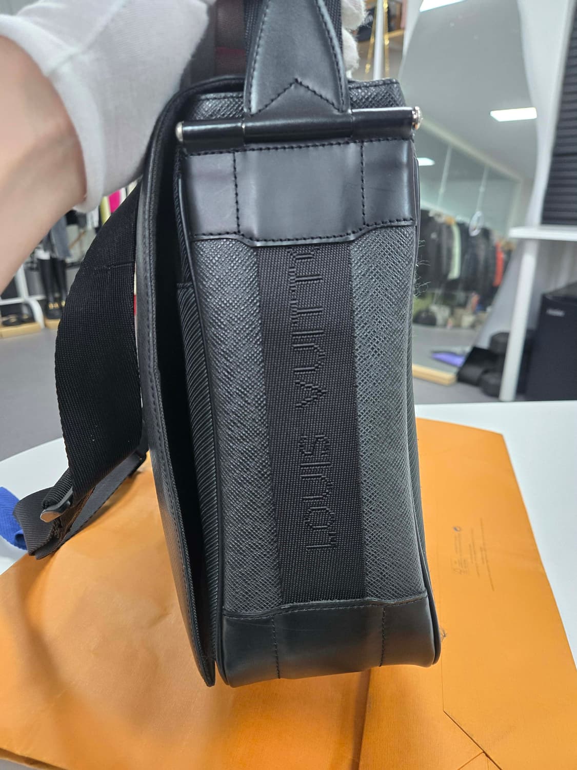 [50%세일] 루이비통 타이거 디스트릭트 숄더백 상품이미지6