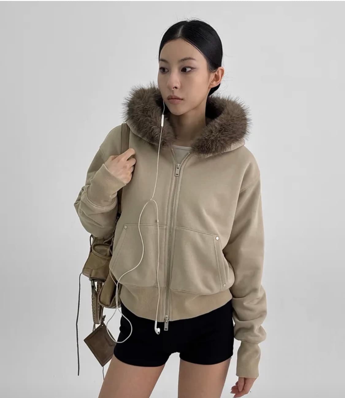 블랙업 퍼 후드집업 상품이미지1