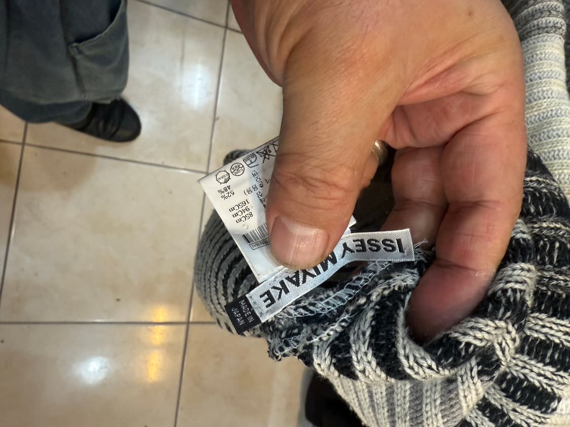 2/66-77 정품 이세이미야케 니트조끼 팝니다 상품이미지2