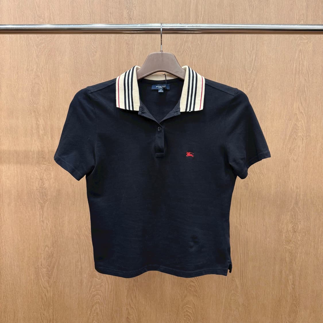 버버리 런던 반팔 크롭 PK 카라티 노바체크 디테일 블랙 상품이미지2