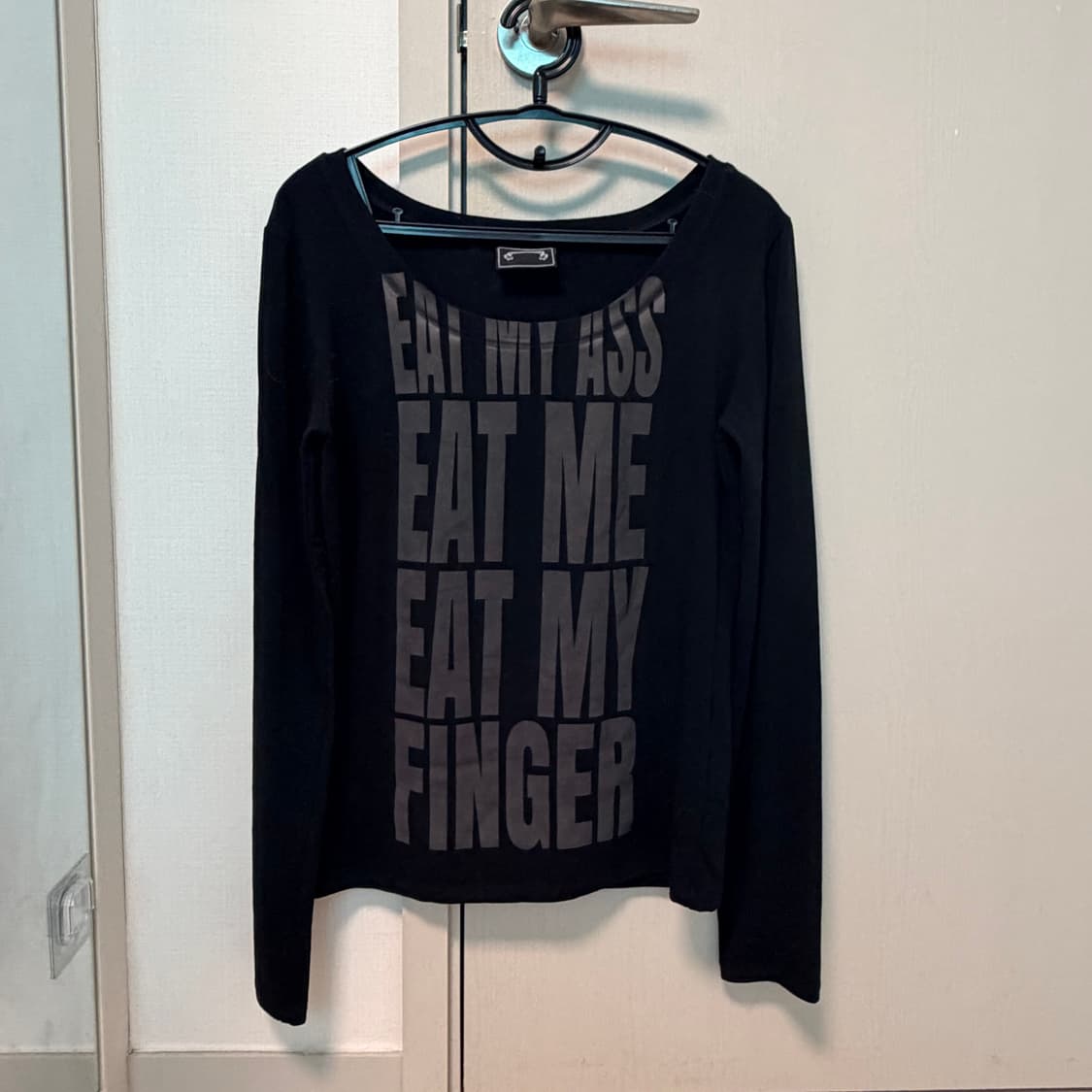 배드블러드 Eat Me 루즈핏 긴팔 티셔츠 롱슬리브 블랙  상품이미지4