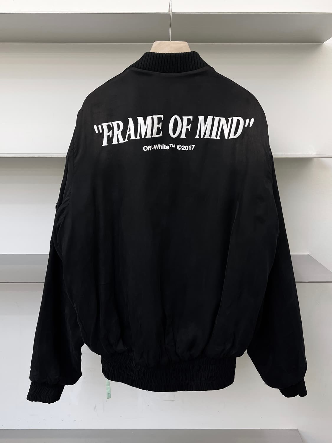 오프화이트 x 바니스 뉴욕 프레임 오프 마인드 큐프로 봄버 자켓 상품이미지4