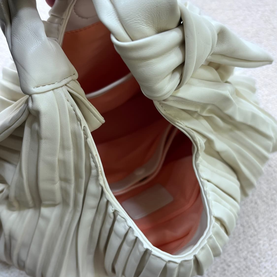 F 베라왕 플리츠 레더 숄더백 0409E 상품이미지3