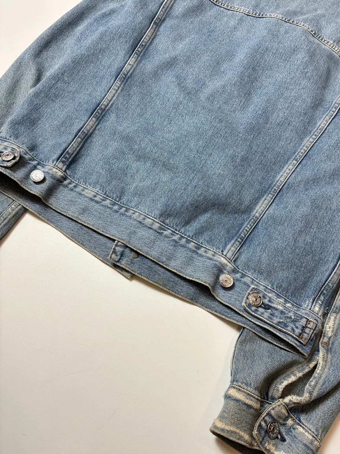 아크네 스튜디오 데님 노카라 트러커 자켓 PN8540 상품이미지8