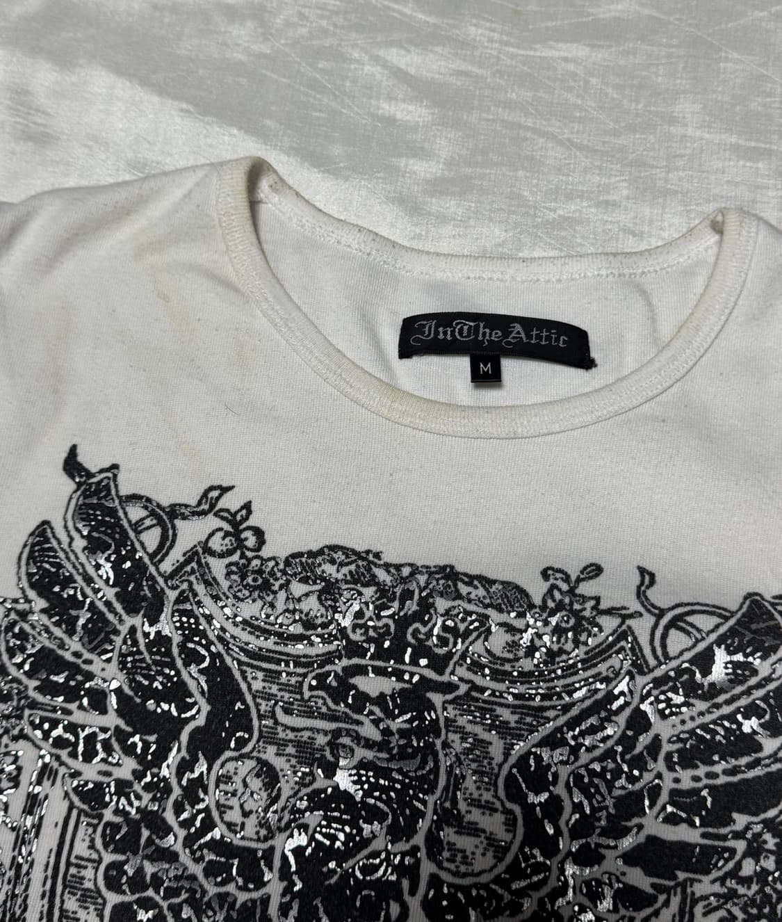 ”In the Attic“ Printed Mode Short T-shir 상품이미지3