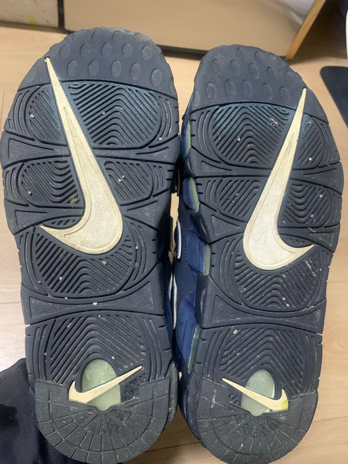나이키 업템포 옵시디언 사이즈 270 판매 합니다 상품이미지9