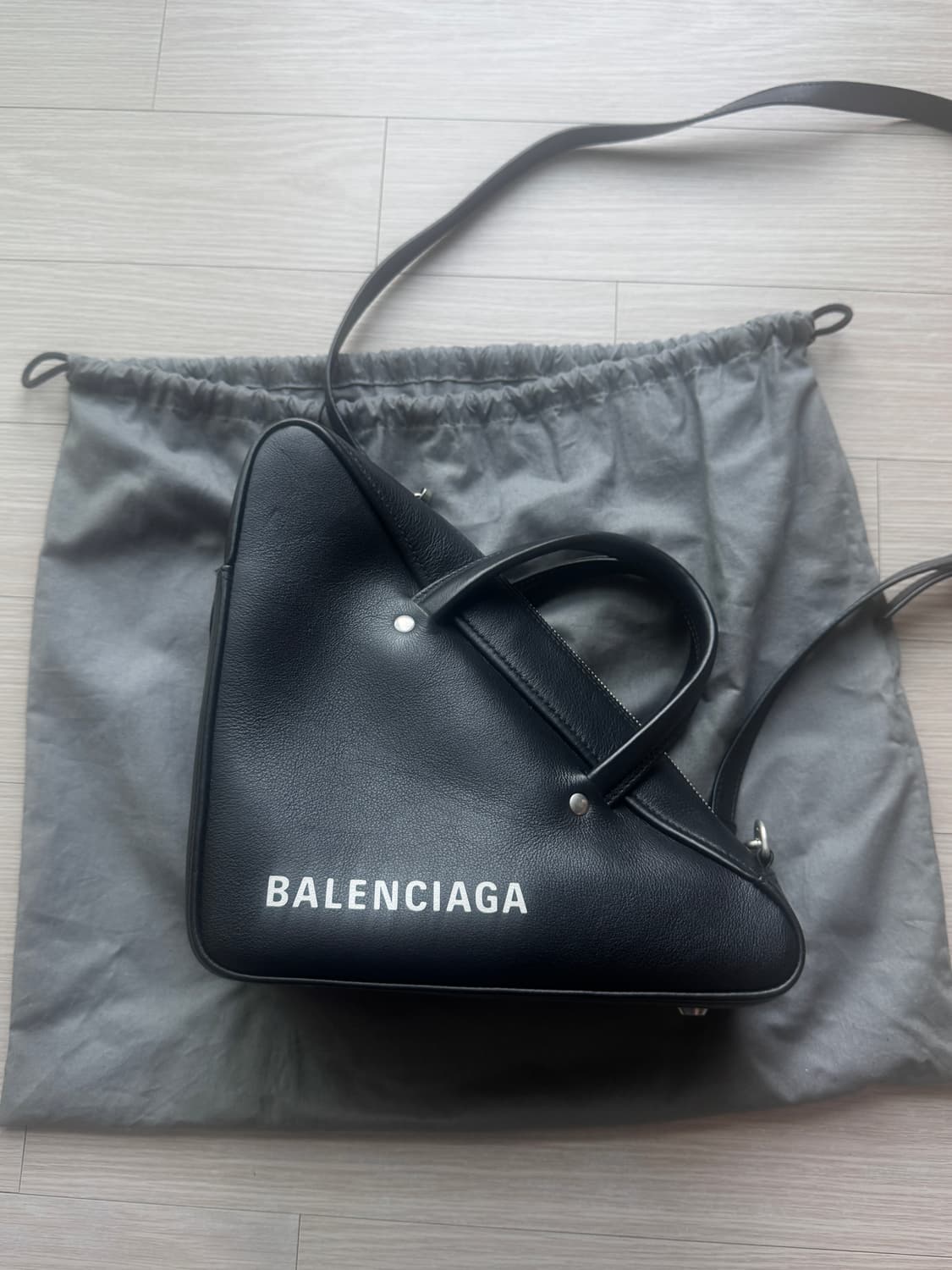 발렌시아가 트라이앵글 백 상품이미지1