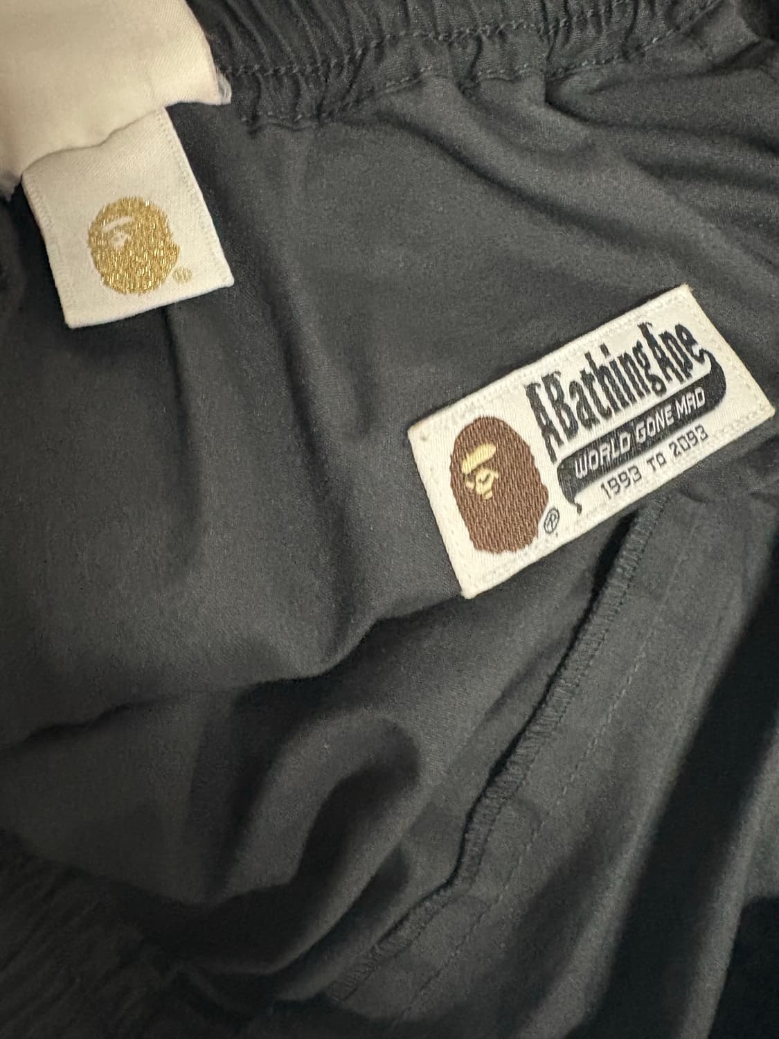 베이프(A Bathing Ape) 브랜드의 샤크 프린트 반바지 상품이미지3