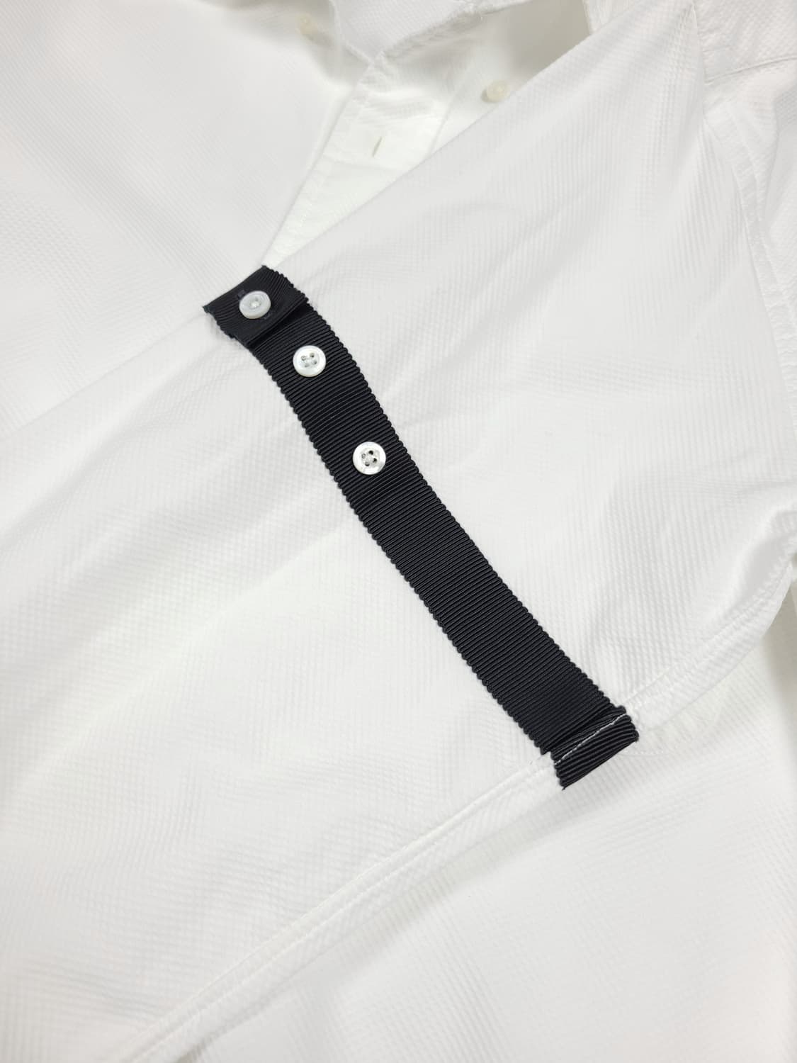 톰브라운 블랙 암밴드 셔츠 상품이미지3