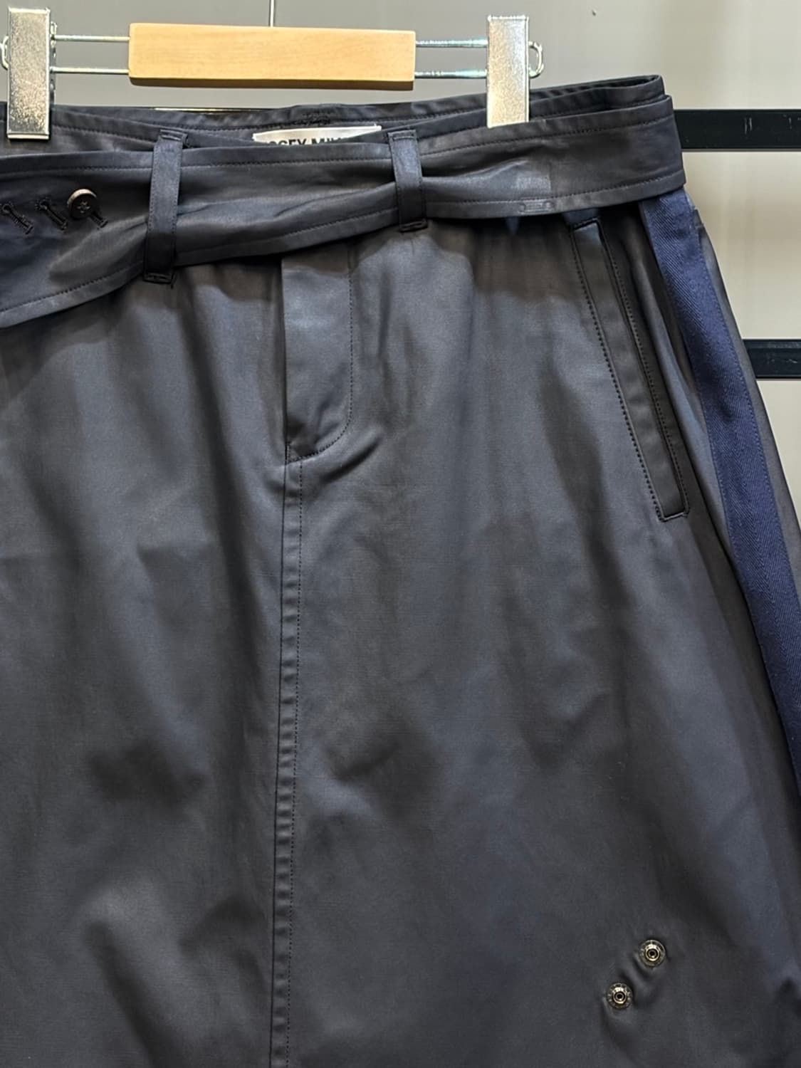 (3) ISSEY MIYAKE 이세이미야케 사이드라인 벨티드 스커트 네이 상품이미지3