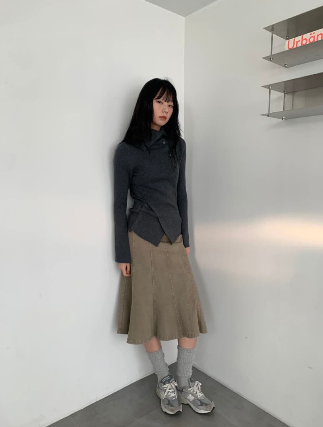 르에브 버튼 폴라 니트 탑 차콜 상품이미지2