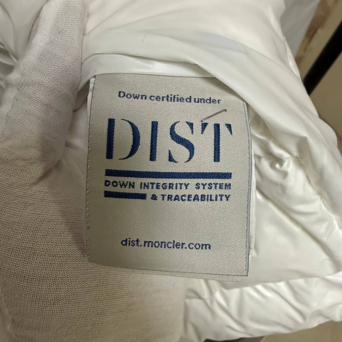 몽클레어 마야 패딩 쇼트 다운 자켓 오프 화이트 상품이미지8
