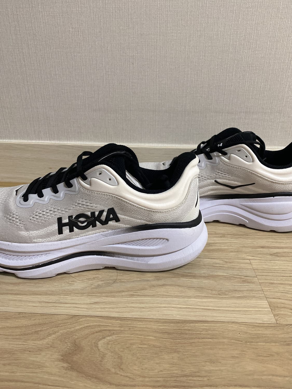 hoka 호카 본디 화이트 운동화 상품이미지3