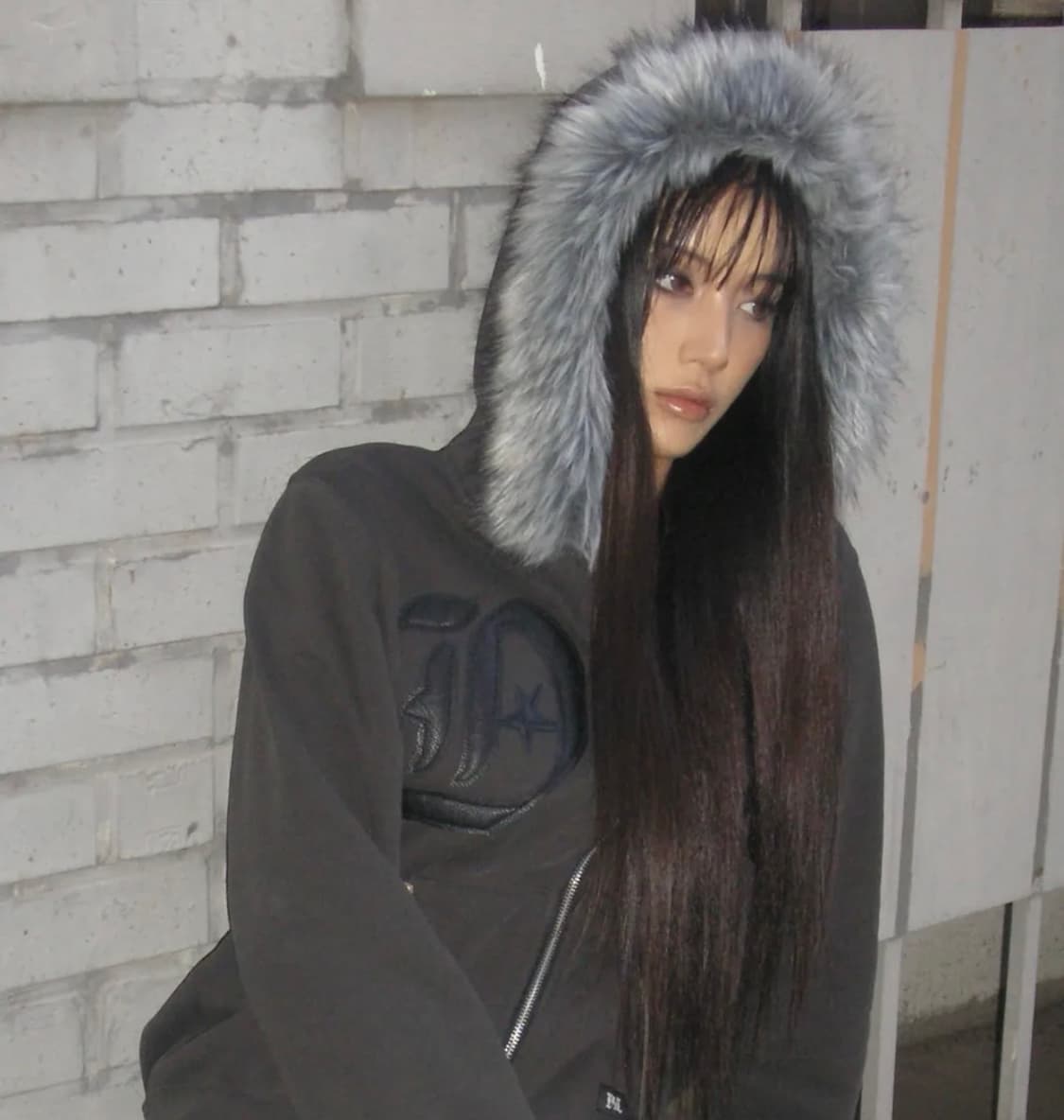 드렁크텍스트 퍼 후드집업 차콜 상품이미지3