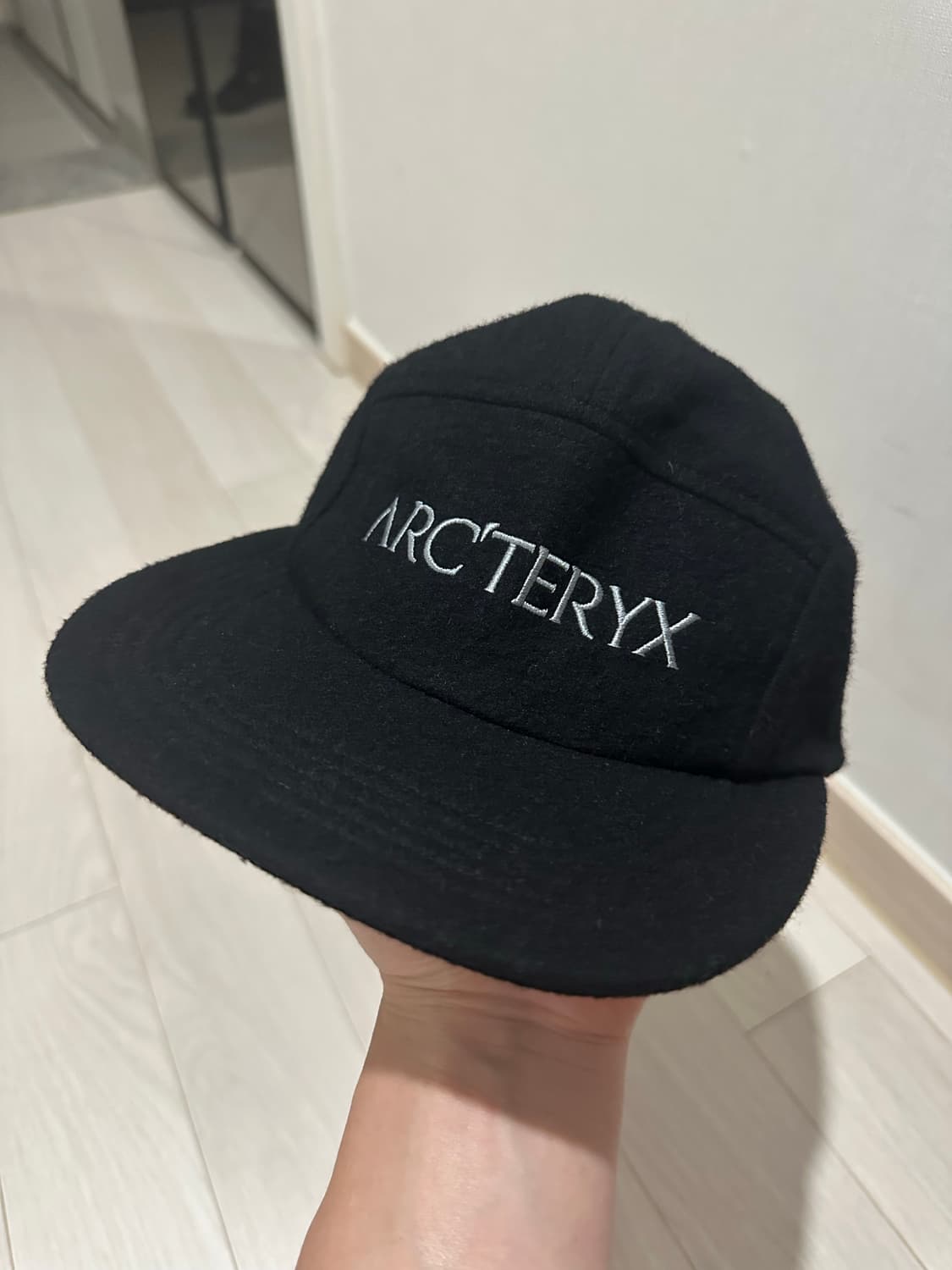 아크테릭스 울 5패널 캡 블랙 상품이미지1