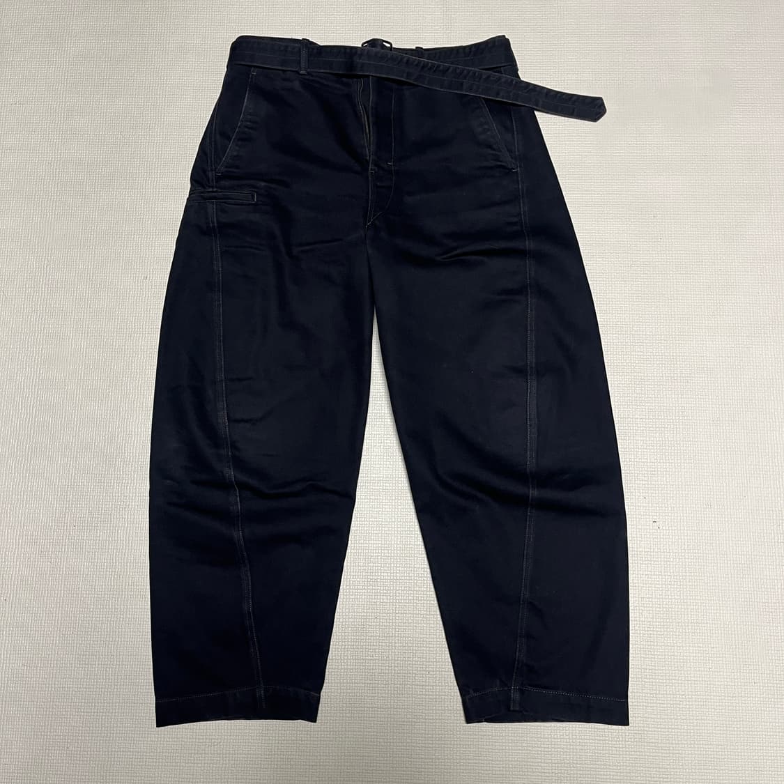 [50] 르메르 트위스티드 벨티드 팬츠 블랙 상품이미지1