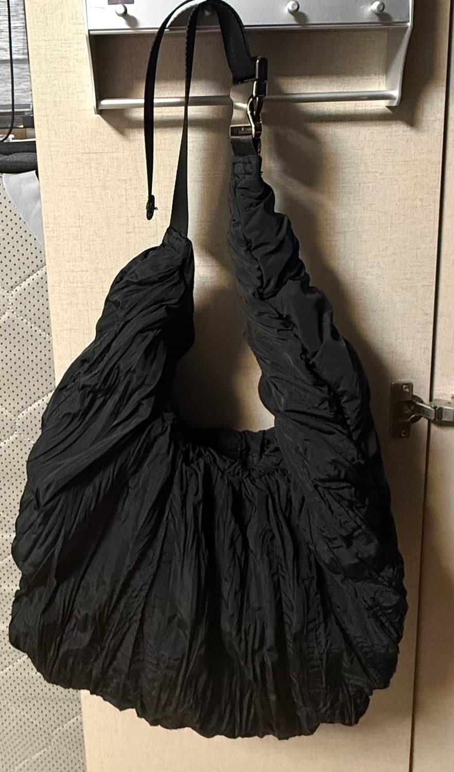 자라 zara 보부상 가방 호보백 빅백 숄거백 플리츠백 여자 블랙 상품이미지2