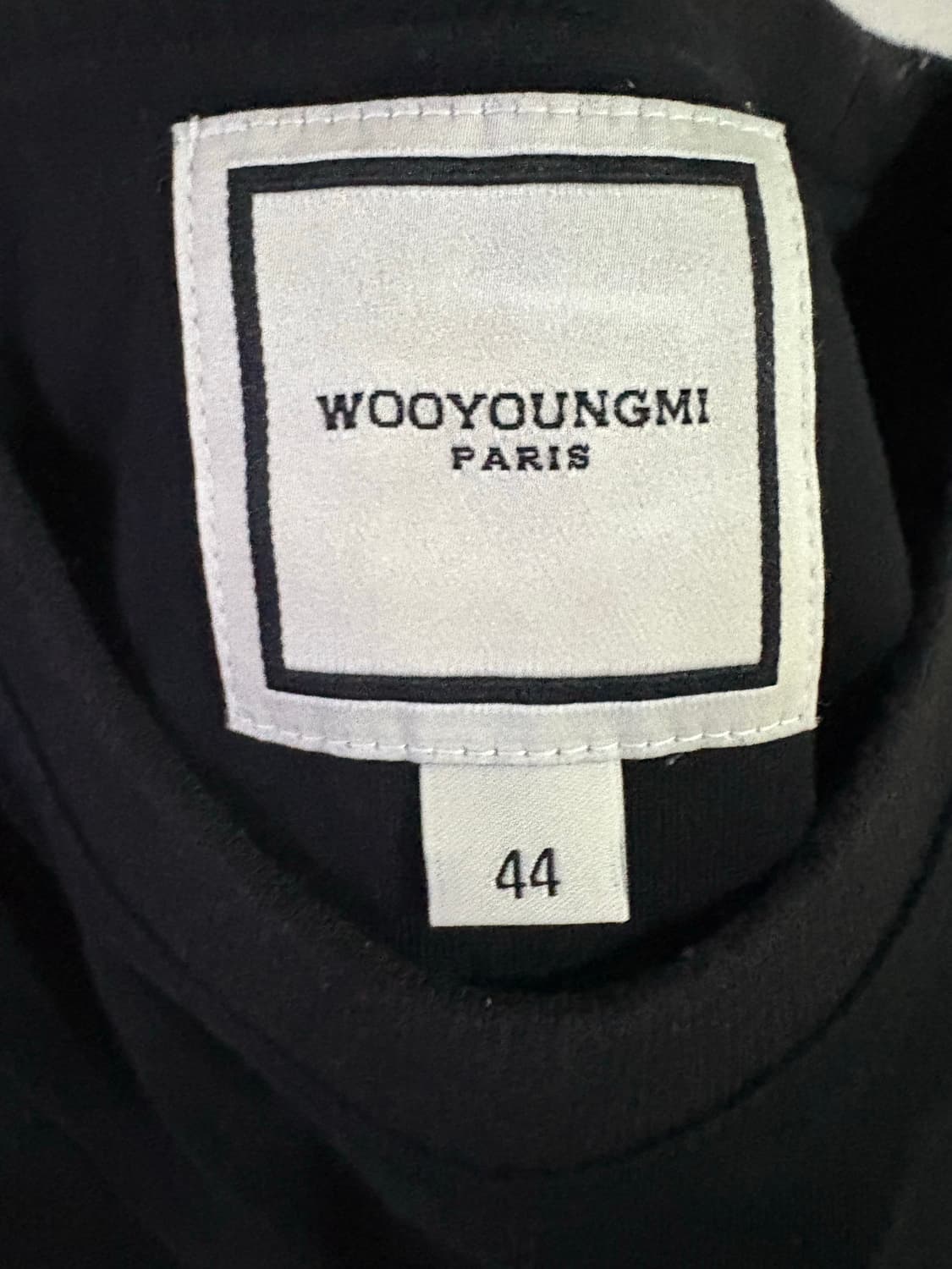 우영미 3d 플라워 백로고 반팔 블랙 상품이미지4