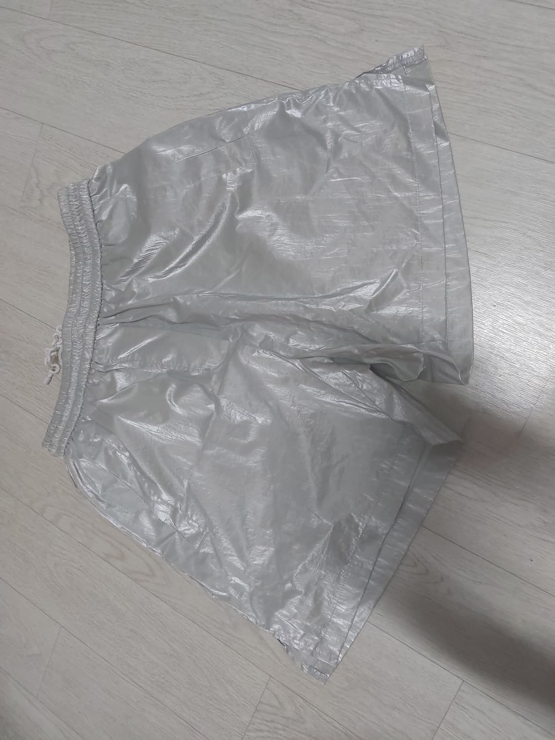 아모멘토 실버 호일 숏팬츠_실버 상품이미지2