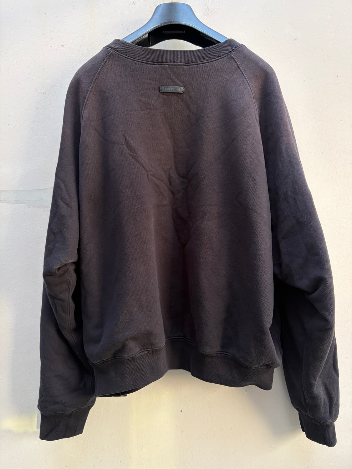 피어오브갓 7th 선페이드 FG 로고 맨투맨 빈티지 블랙 크루넥 스웻셔츠 상품이미지5