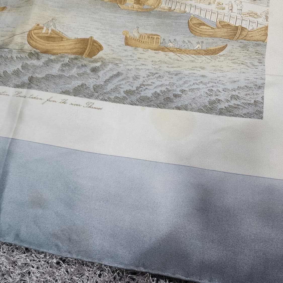 버버리 실크 스카프

 상품이미지6