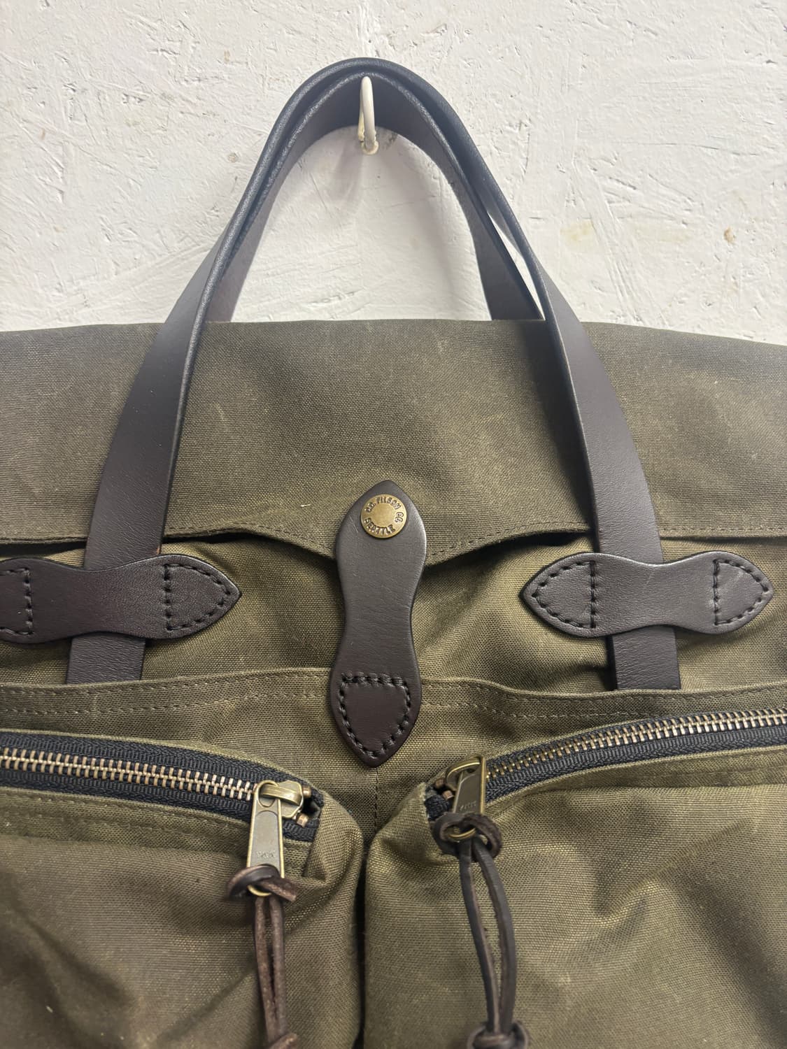 Filson 24 hour tin brief case 왁스코튼 숄더백 상품이미지2